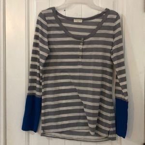 NWOT Melrose Chic M Medium Gray & White Shirt